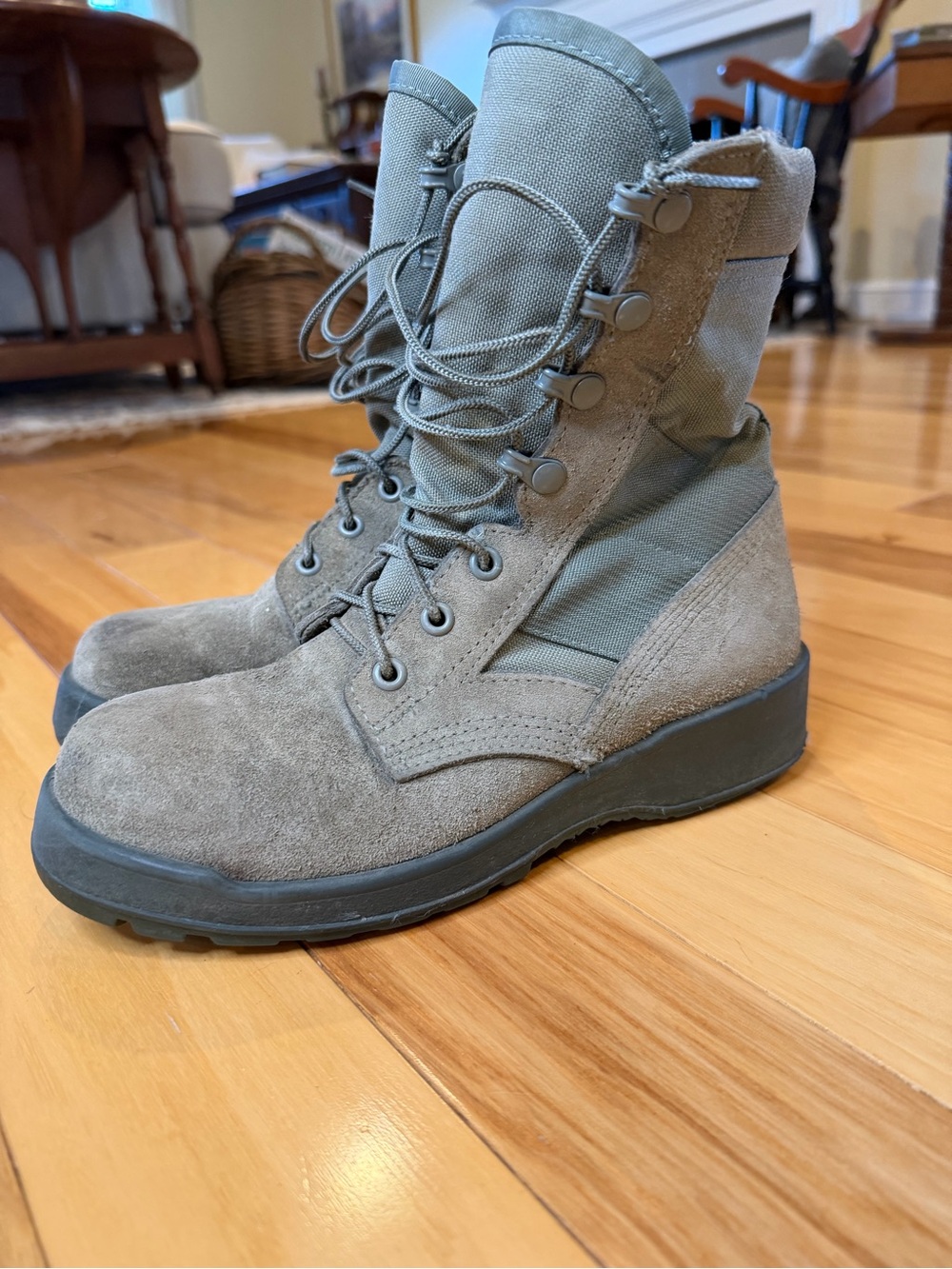 Vintage US Military Sage Green Combat Boots Steel Toe Vibram Gorpcore Utility